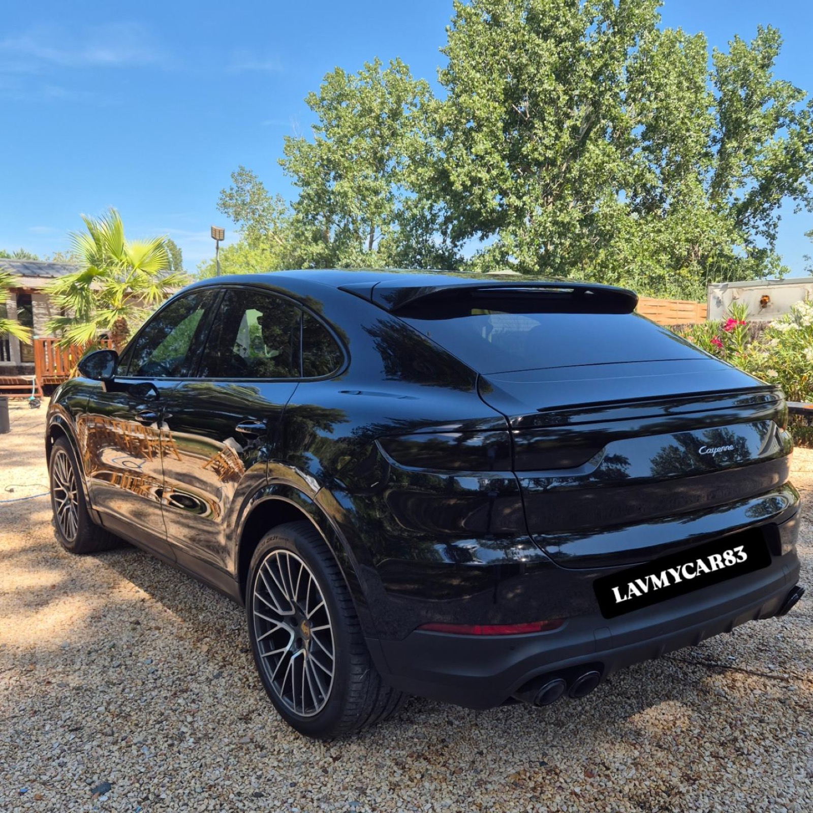 Véhicule noir après detailing Lav'My Car