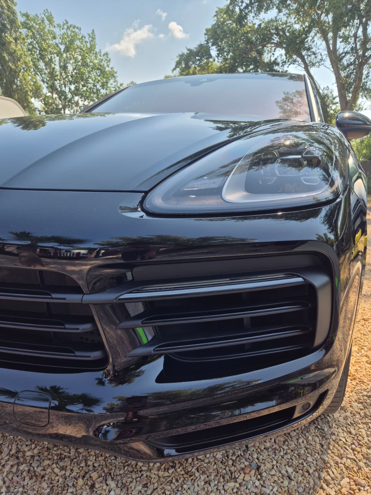 Porsche noire après lavage et detailing